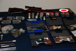 Alcune delle armi sequestrate dai Carabinieri