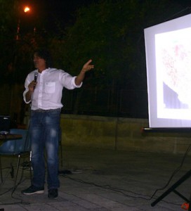 Luigi Russo illustra al pubblico i preoccupanti dati sui tumori nella zona