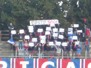 La protesta dei tifosi contro le multe alla Società.