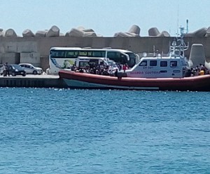 migranti leuca guardia costiera