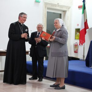 da sinistra: Mons. Fernando Filograna, il prof. Vittorio Zacchino, Suor Margherita Bramato