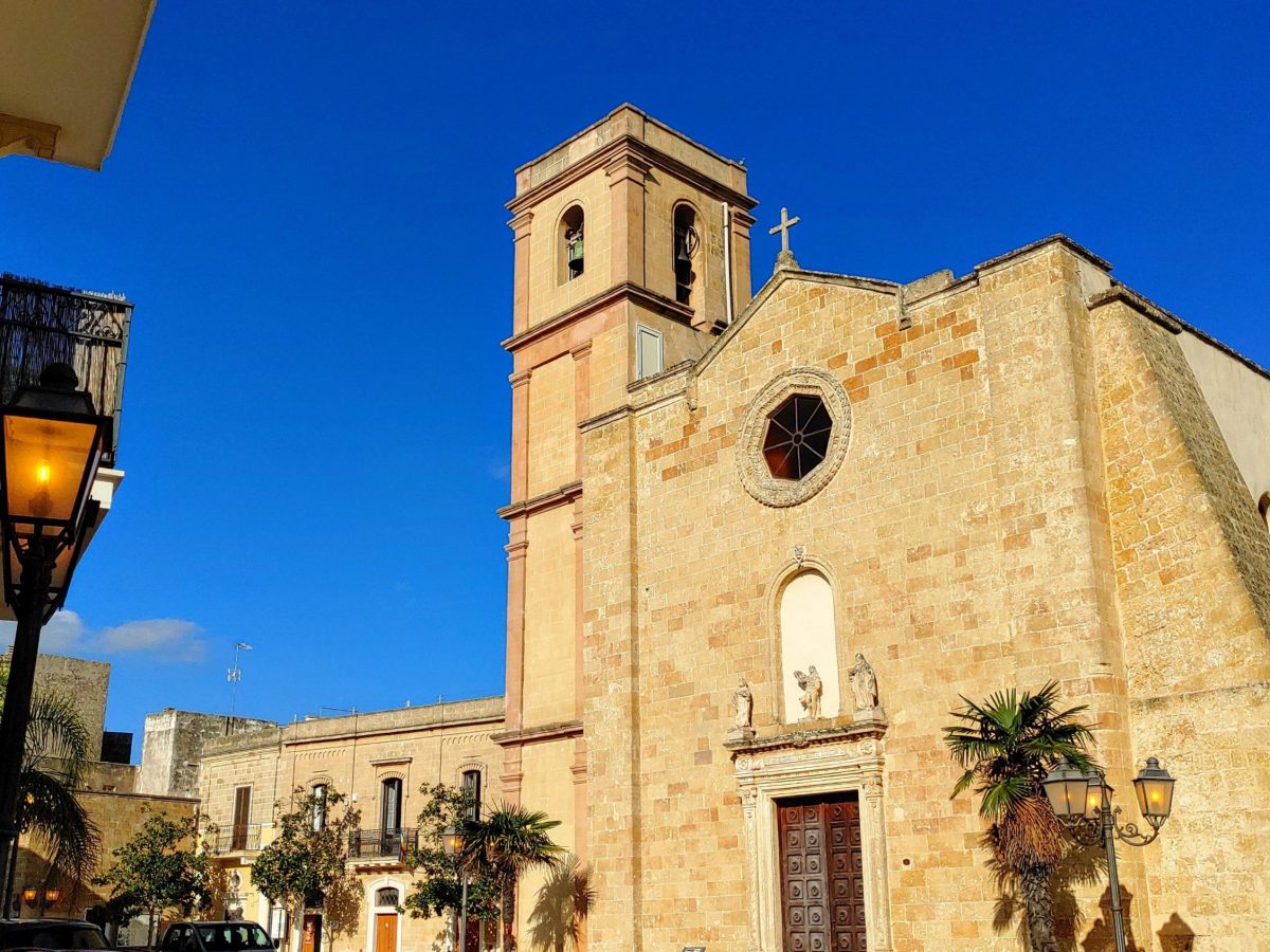 Un dono culturale da Patù ai suoi studenti Il Gallo