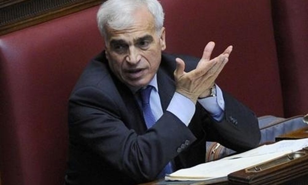 Vaccini «Puglia dalla parte della scienza e non con gli stregoni» Il